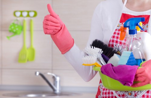 Detailed cleaning of windows and fittings after renovation